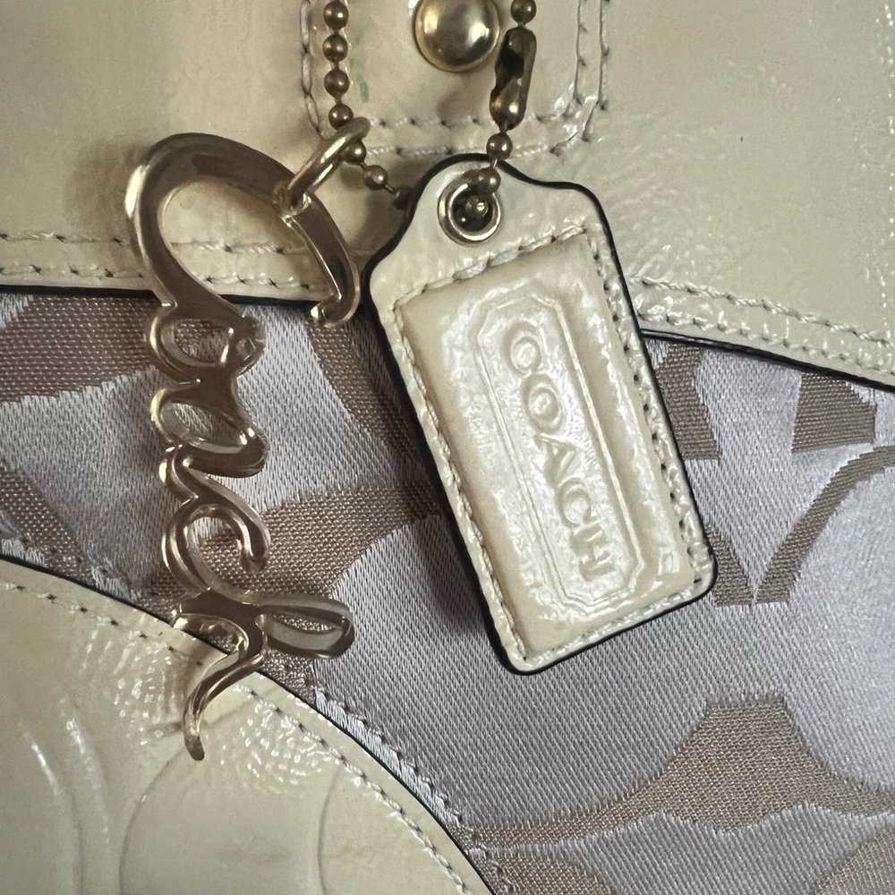 Coach Happy Large Signature Tote & Wallet - Picture 3 of 16